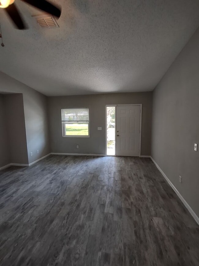 Building Photo - Indian Trails 3 Bedroom 2 Bath!