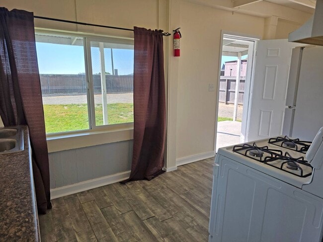 Foto del edificio - 10600 State Hwy 59