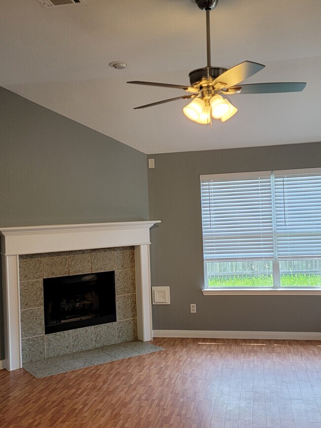 gas ceramic log fireplace - 21563 Lexor Ct