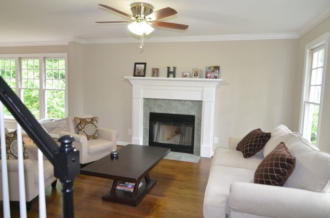 Foto del edificio - 221 Birch Creek Dr