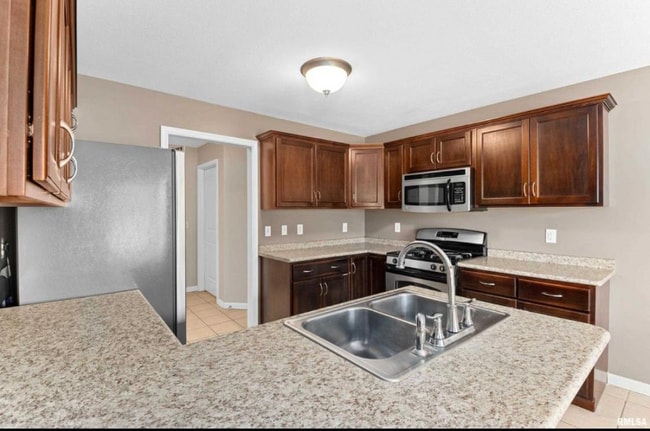 Building Photo - 10013 Brompton Ct