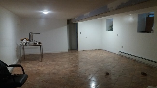 Foto del edificio - 32-04 83rd St