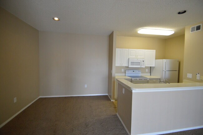 Foto del edificio - HALF OFF 1ST MONTHS RENT! The Landings 3rd...