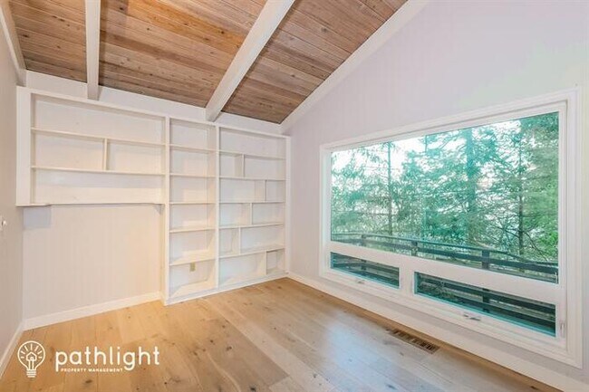 Foto del edificio - 1581 Woodland Terrace, Lake Oswego, OR, 97034
