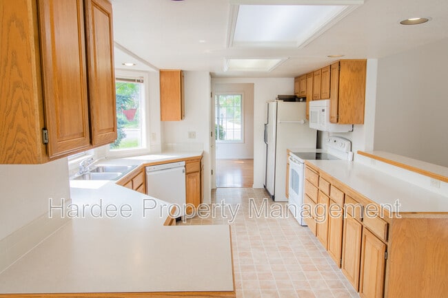 Building Photo - 9952 W Pattie Dr