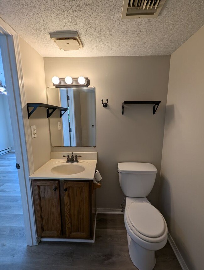 Foto del edificio - 2 Bedroom/ 1.5 Bath Townhouse