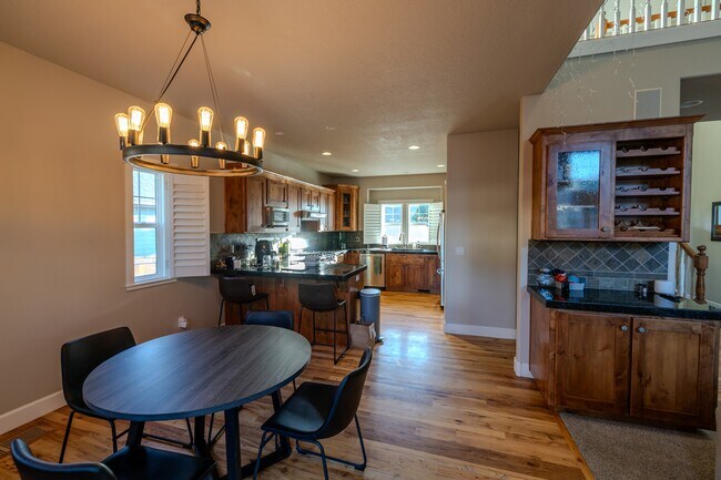 Foto del edificio - 63162 Peale St