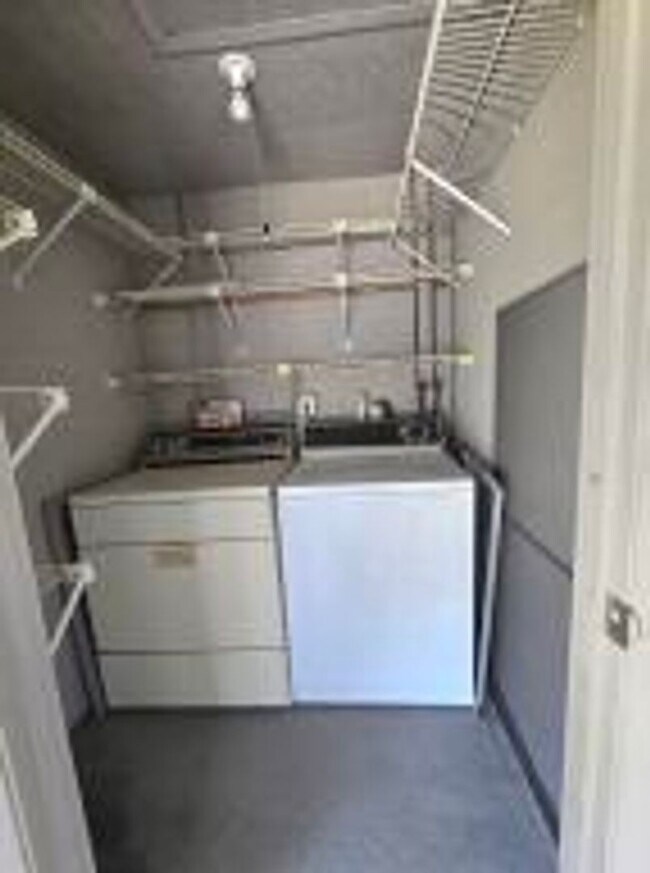 Building Photo - 2 Bed 2 Bath $1700 Rental 55+ in Vista St ...