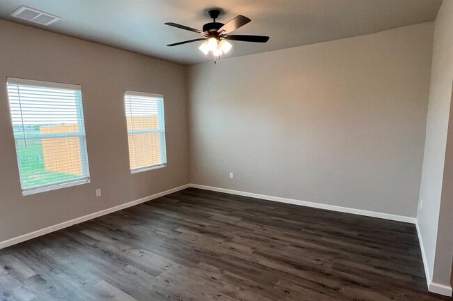 Foto del edificio - 7717 Owen Ln