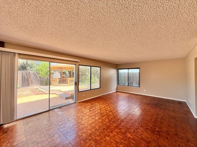 Foto del edificio - Fabulous 4 bedroom 2 1/2 Bath Home!