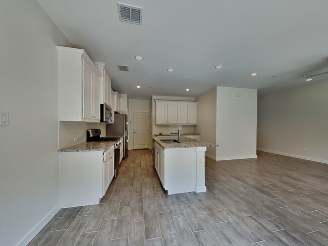 Building Photo - 2716 Majesty Dr