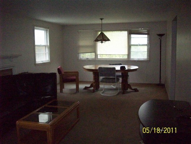 Building Photo - 1010 Cedar Bend Dr