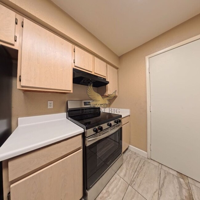 Building Photo - 8101 W Flamingo Rd