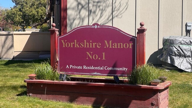 Foto del edificio - Yorkshire Manor 2 Bedroom Available Now!