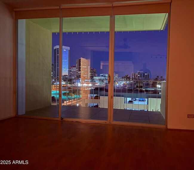 Foto del edificio - 207 W Clarendon Ave