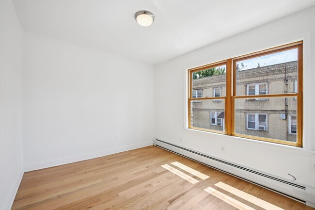 Building Photo - 307 9th St