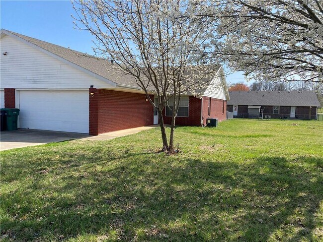 Building Photo - 816 E Audrey Ln
