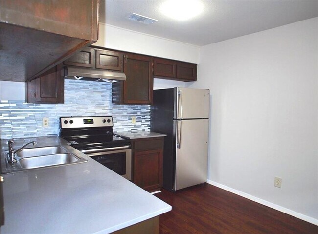 Building Photo - 5608 Cougar Dr