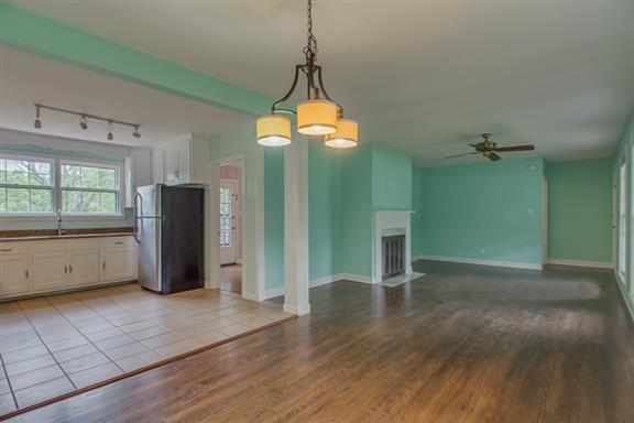 Foto del edificio - 520 Barrywood Dr