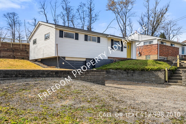 Building Photo - 438 Presque Isle Dr