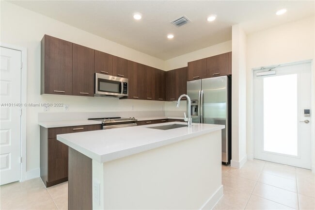 Building Photo - 4640 NW 84th Ave