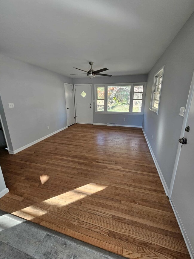 Sala de estar - 110 McKinney Rd