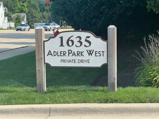 Foto del edificio - 1635 N Milwaukee Ave