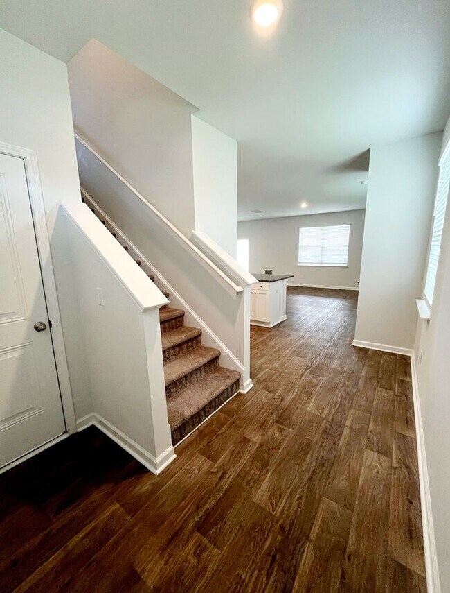 Building Photo - Stunning 4 Bedroom located in Cul-de-sac