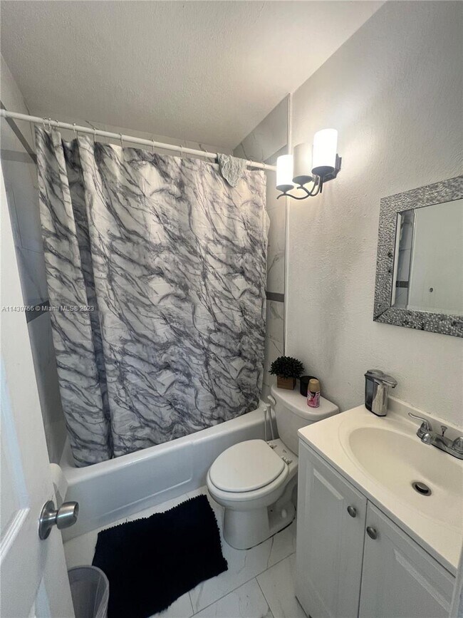 Foto del edificio - 1524 NW 15th St