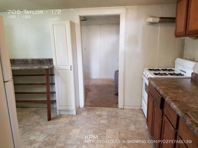 Building Photo - 705 Taylor Ave
