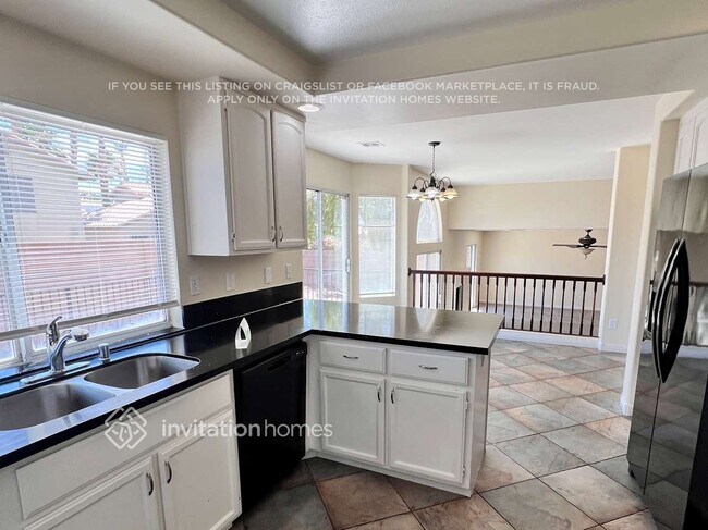 Building Photo - 280 Plaza Carmelina Ct