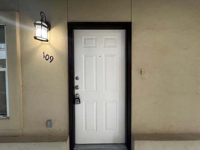 Building Photo - 710 Alta Vista Dr
