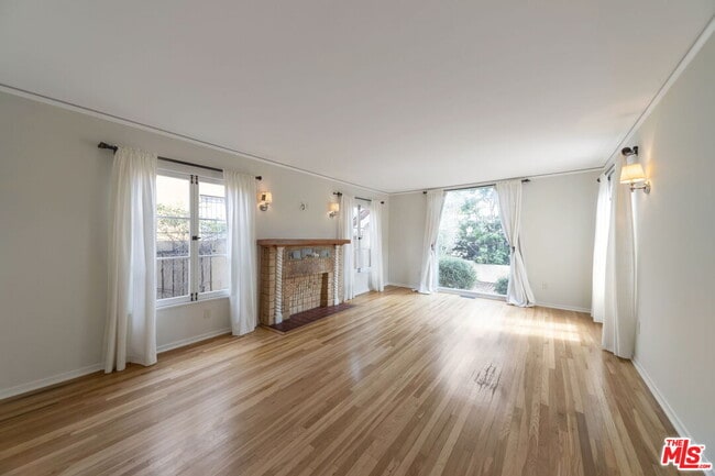 Building Photo - 1349 Meadowbrook Ave