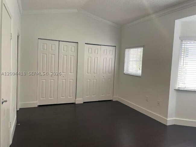Building Photo - 261 Navarre Ave