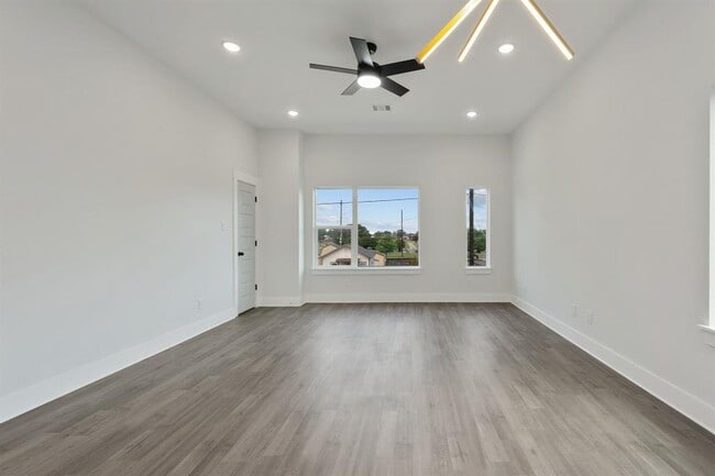 Building Photo - 8114 Double