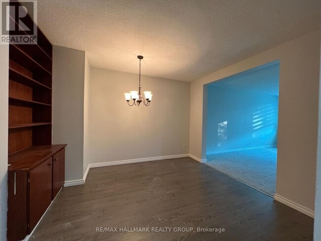 Building Photo - 555 Brittany Dr