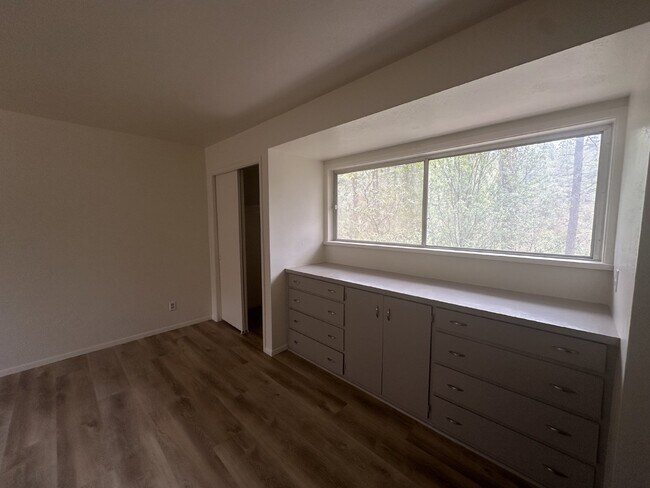 Foto del edificio - "Charming 2-Bed Retreat with Fireplace & Modern Comforts in Prescott, AZ!"