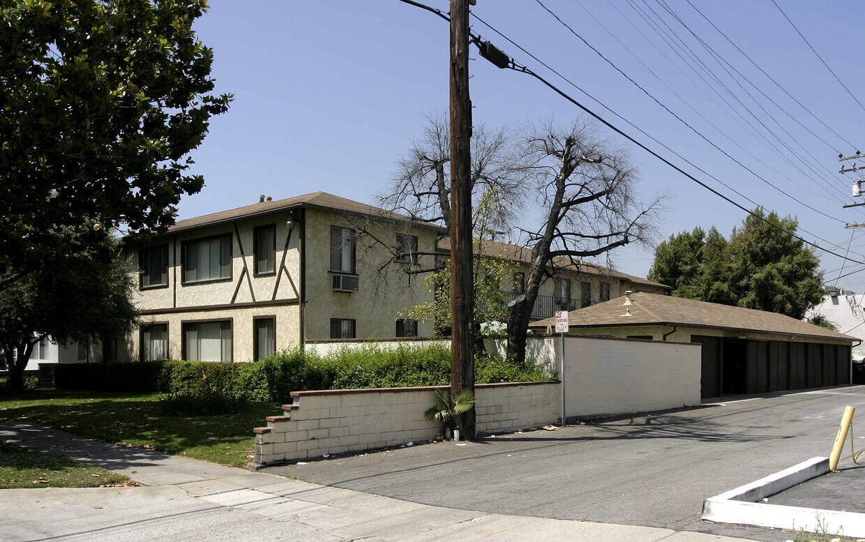 Building Photo - 1415 S Stoneman Ave