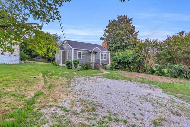 Building Photo - 3 bedroom East Ridge Home!