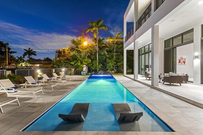 Foto del edificio - 2700 NE 18th St