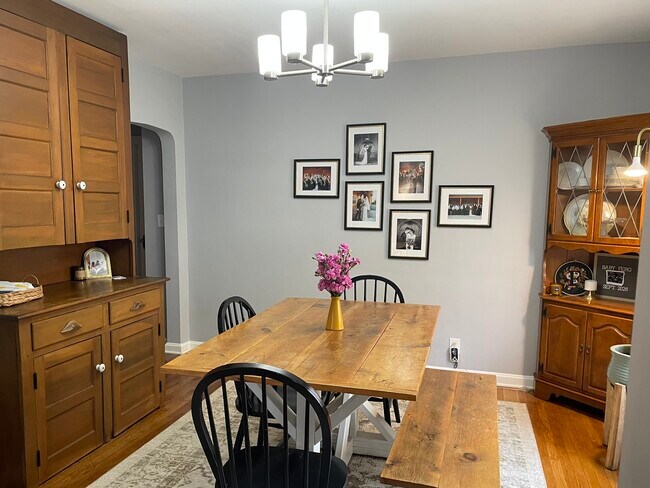Foto del edificio - 4131 Oakwood Ave
