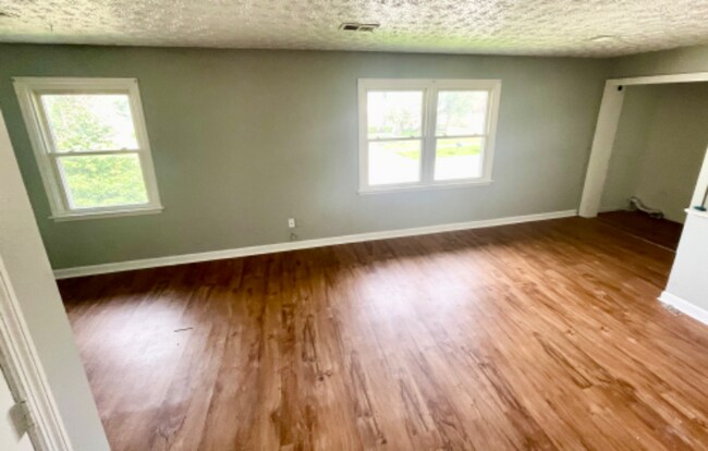 Building Photo - 116 Wichita Dr