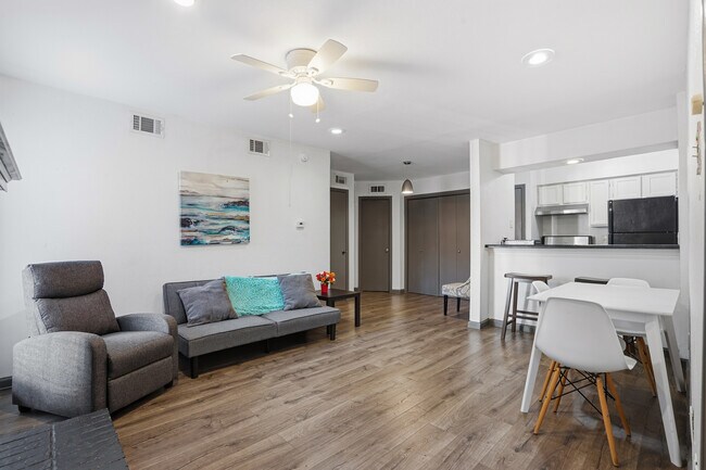 Foto del edificio - 9520 Royal Ln