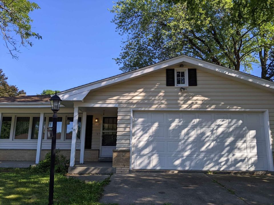 Foto principal - 6090 N Denmark St