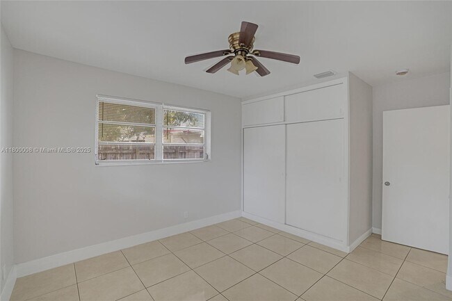 Foto del edificio - 1251 NE 150th St