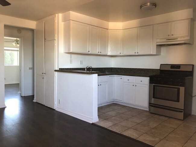 Foto del edificio - 1590 N Fair Oaks Ave