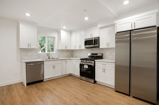 Foto del edificio - 4232 Rosewood Ave