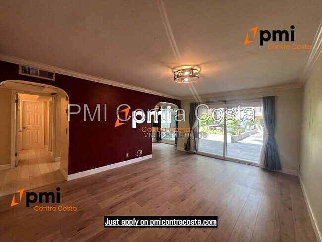 Foto del edificio - 460 N Civic Dr