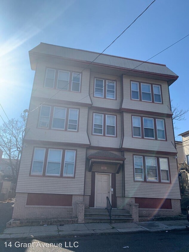 14 Grant Ave, Newark, NJ 07112 Room for Rent in Newark, NJ