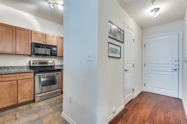 Building Photo - 330 E Las Colinas Blvd
